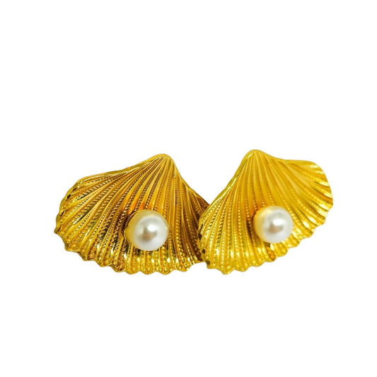 Brinco Concha com Pérola Dourado Estilo Marinho